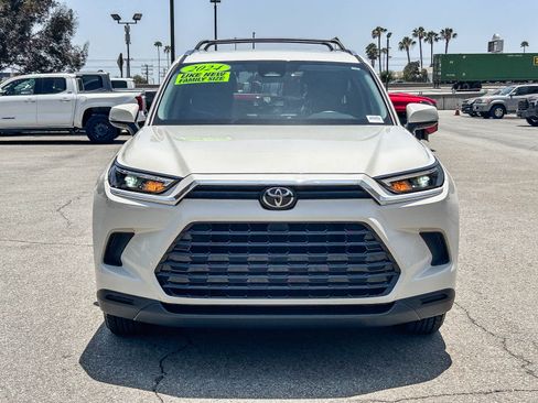 Used 2024 Toyota Grand Highlander AWD image 2
