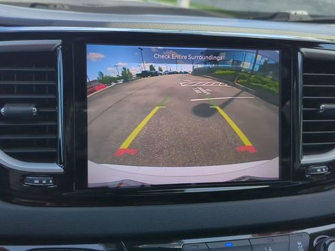 Used 2024 Chrysler Pacifica Touring-L FWD image 25
