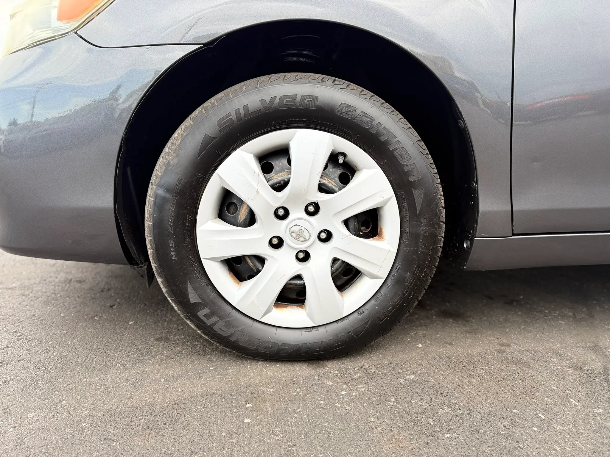 Used 2010 Toyota Camry LE FWD image 38