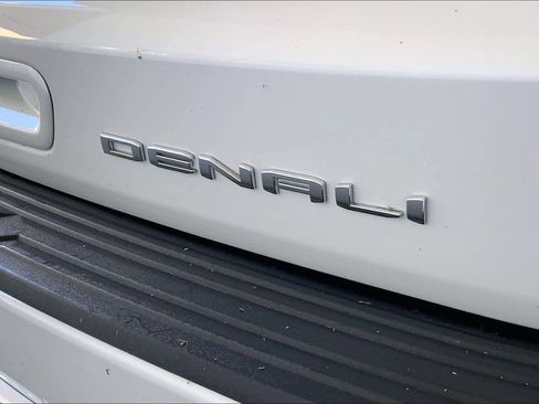 Used 2024 GMC Yukon XL Denali image 10