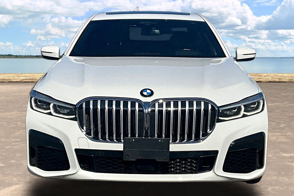 Used 2022 BMW 750i xDrive w/ Executive Package AWD/4WD image 2