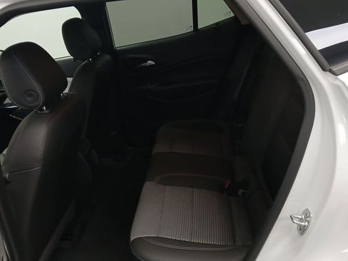 Used 2025 Chevrolet Trax LT w/ LT Convenience Package image 15