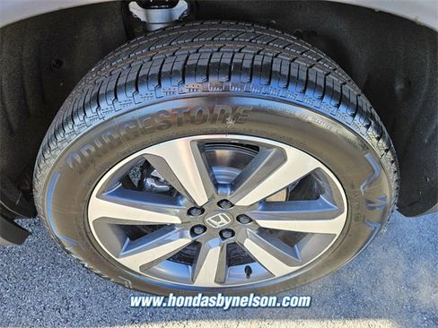 New 2025 Honda Pilot Touring image 9