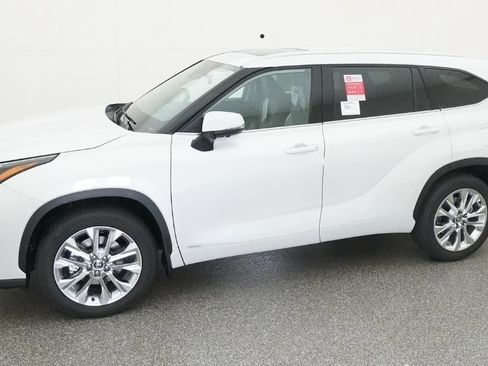 New 2026 Toyota Highlander Limited AWD/4WD image 2