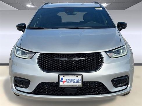 New 2026 Chrysler Pacifica Select image 5