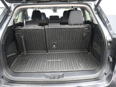 Used 2020 Toyota Highlander LE AWD/4WD image 23