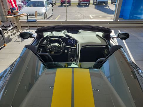 Used 2022 Chevrolet Corvette Stingray Premium Conv w/ Z51 Performance Package RWD image 9