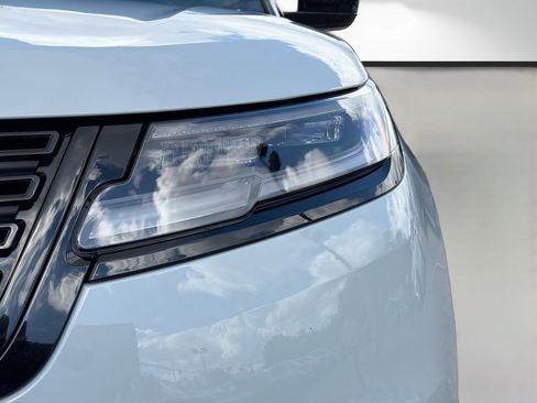 Used 2024 Land Rover Range Rover Velar Dynamic SE image 9