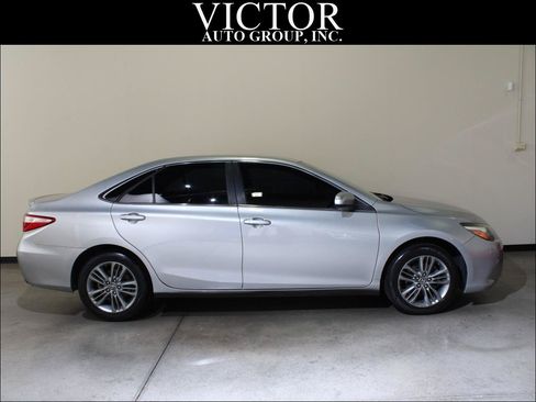 Used 2017 Toyota Camry SE FWD image 8