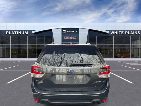 Used 2022 Subaru Forester Premium image 4