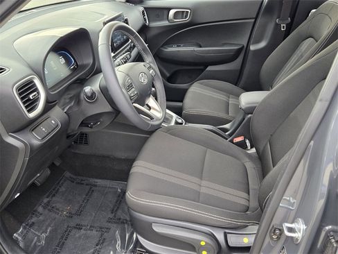 Certified 2025 Hyundai Venue SEL image 10
