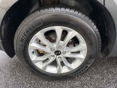 Used 2020 Kia Telluride LX image 9