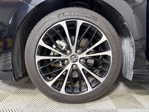 Used 2020 Toyota Camry SE w/ Convenience Package FWD image 21