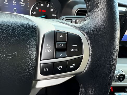 Used 2022 Ford Explorer XLT w/ Equipment Group 202A AWD/4WD image 19