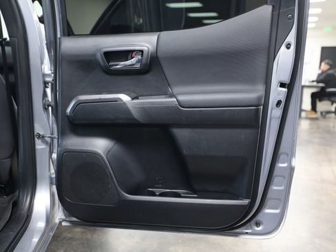 Used 2019 Toyota Tacoma TRD Off-Road w/ Technology Package image 35