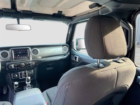 Used 2020 Jeep Wrangler Unlimited Sahara image 24