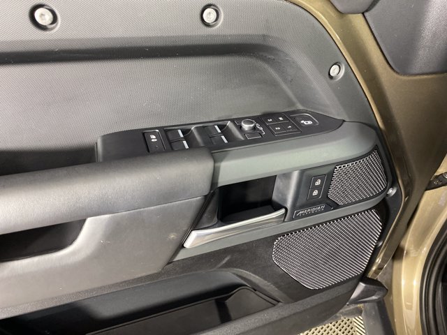 Used 2022 Land Rover Defender 110 X AWD/4WD image 16