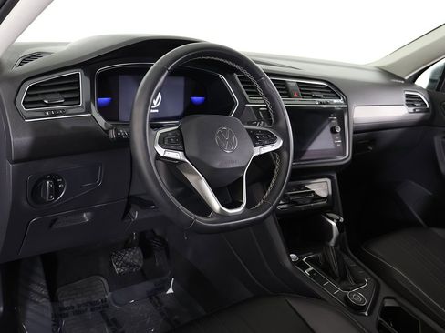 Used 2022 Volkswagen Tiguan SE image 25