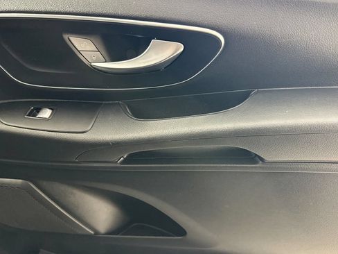 Used 2021 Mercedes-Benz Metris Passenger image 21