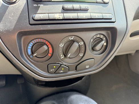 Used 2006 Ford Focus SE FWD image 28