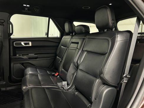 Used 2020 Ford Explorer XLT w/ Equipment Group 202A AWD/4WD image 26
