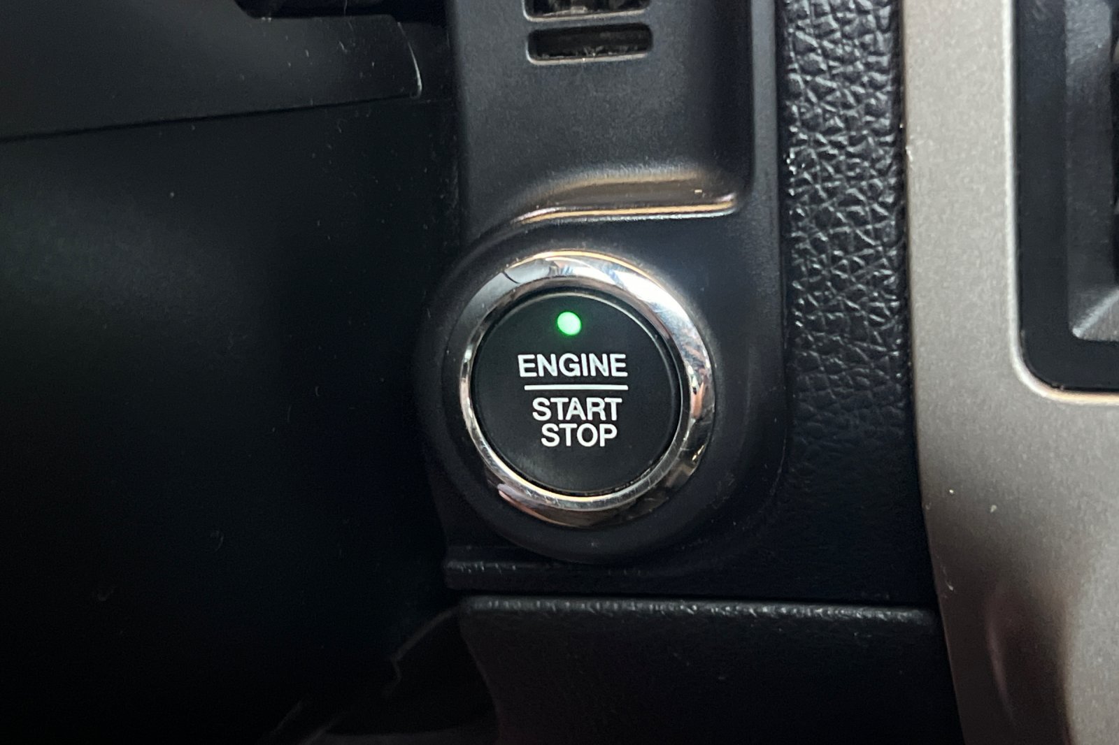 Used 2015 Ford Expedition Limited w/ Equipment Group 301A AWD/4WD image 26