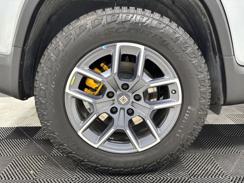 Used 2023 Rivian R1T Adventure image 12