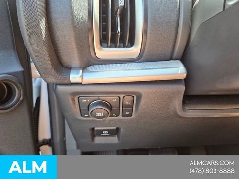 Used 2025 Ford Expedition Active AWD/4WD image 32