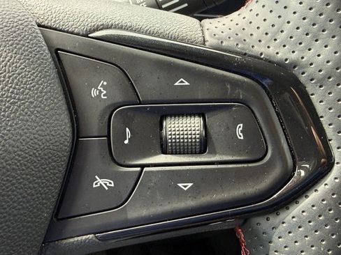 Used 2025 Chevrolet Trax RS FWD image 23
