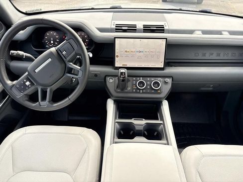 Used 2025 Land Rover Defender 130 X-Dynamic SE AWD/4WD image 15