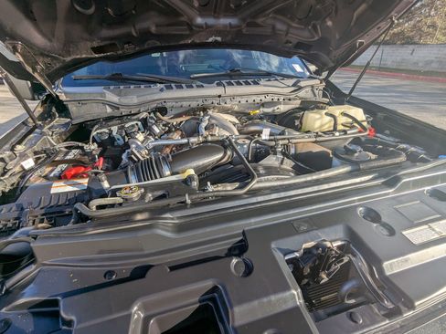 Used 2022 Ford F350 Platinum w/ FX4 Off-Road Package image 33