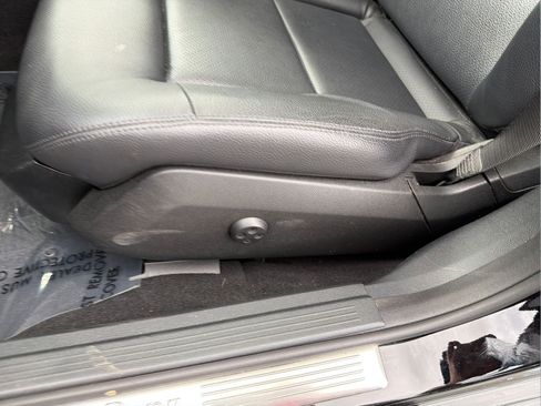 Used 2013 Mercedes-Benz E 350 Sedan image 27