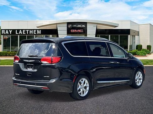 Used 2020 Chrysler Pacifica Limited FWD image 5