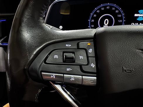 Used 2021 Cadillac Escalade ESV Premium Luxury image 37