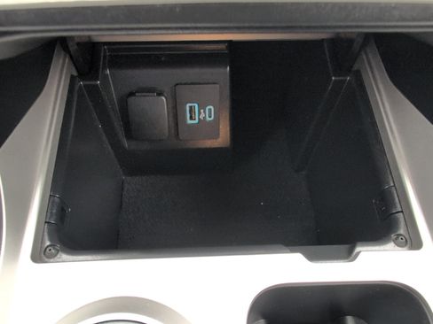 Used 2024 Ford Explorer XLT w/ Equipment Group 202A image 30