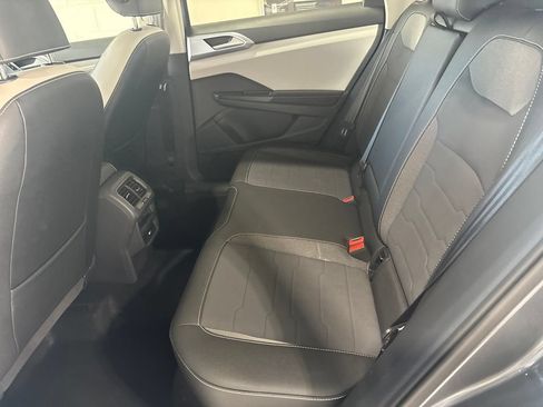 Used 2025 Volkswagen Taos SE FWD image 17