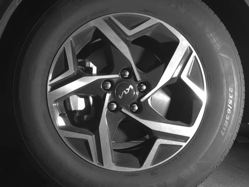 Used 2025 Kia Sportage LX FWD image 12