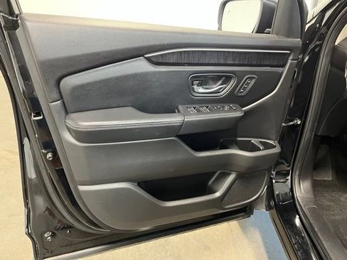 Used 2023 Honda Pilot Elite image 25