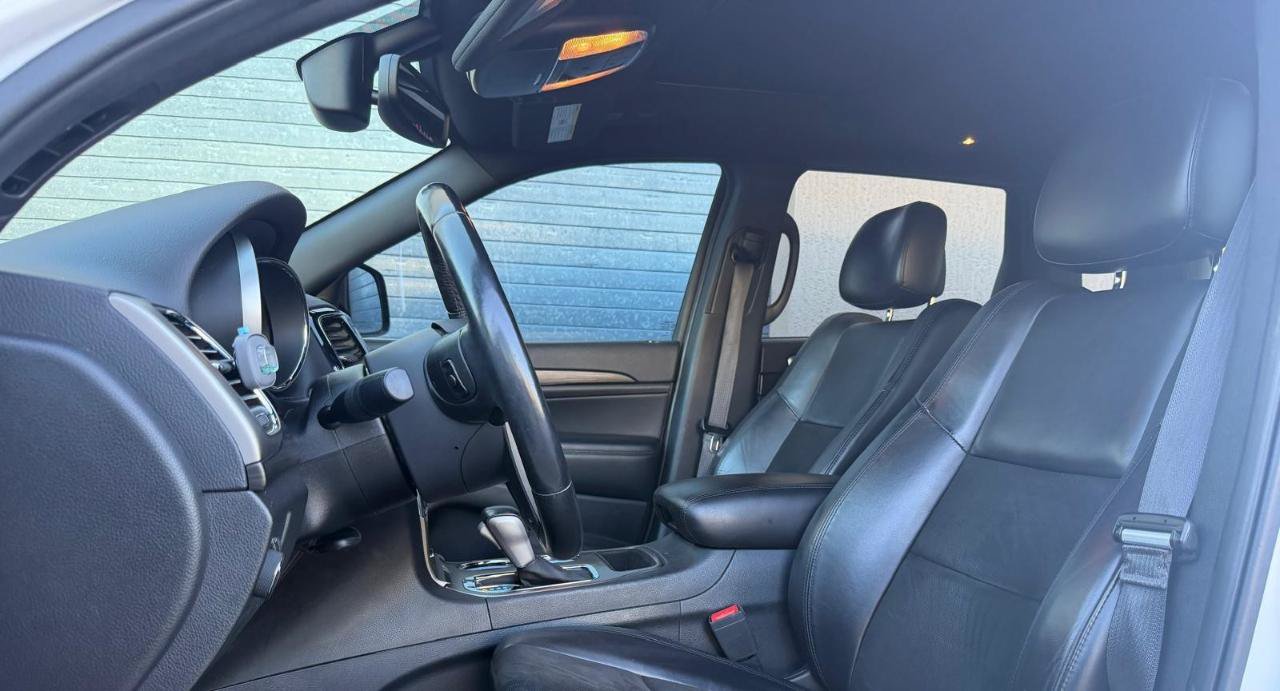 Used 2019 Jeep Grand Cherokee Laredo RWD image 19