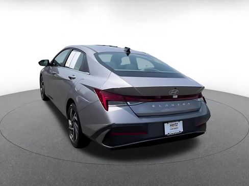 Used 2025 Hyundai Elantra SEL FWD image 11