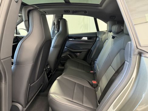 Used 2025 Porsche Macan Electric RWD image 11