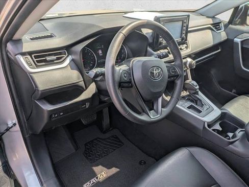 Used 2020 Toyota RAV4 XLE Premium FWD image 9