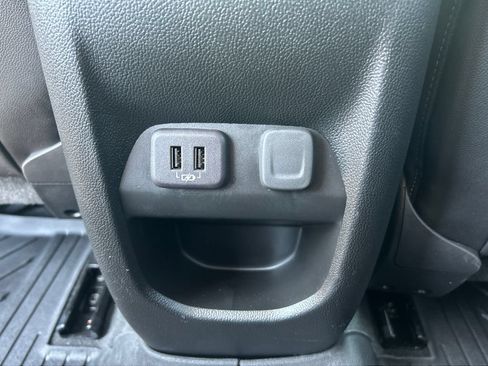 Used 2022 Chevrolet Colorado Z71 AWD/4WD image 19