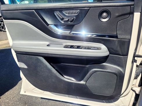 Used 2020 Lincoln Corsair Reserve w/ Equipment Group 202A image 16