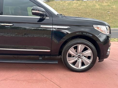 Used 2018 Lincoln Navigator Reserve w/ Technology Package image 34