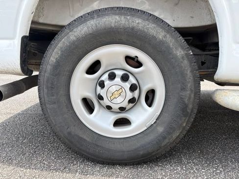 Used 2025 Chevrolet Express 2500 w/ Driver Convenience Package RWD image 18