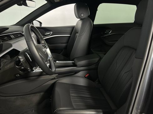 Used 2023 Audi e-tron Premium w/ Convenience Plus Package image 23
