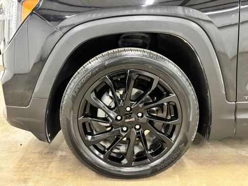 Used 2024 GMC Terrain SLE w/ Driver Convenience Package FWD image 9