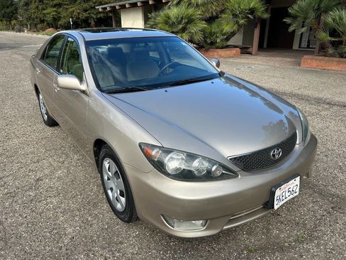 Used 2005 Toyota Camry SE FWD image 10
