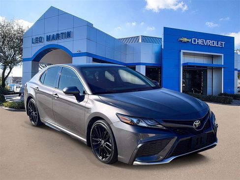 Used 2021 Toyota Camry XSE image 3